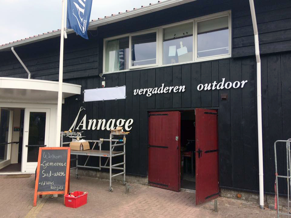 Gevelbelettering voor annage Skûtsjesilen, Earnewâld