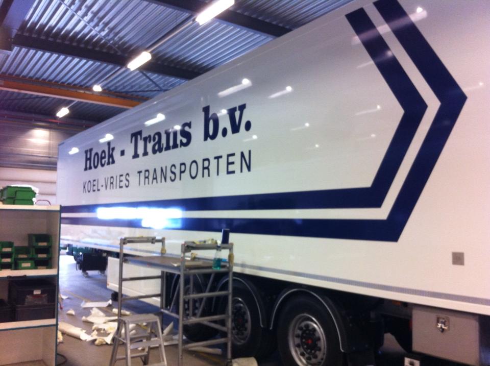 Vrachtwagen reclame Hoek Transport - Van der Meer Reklame Burgum